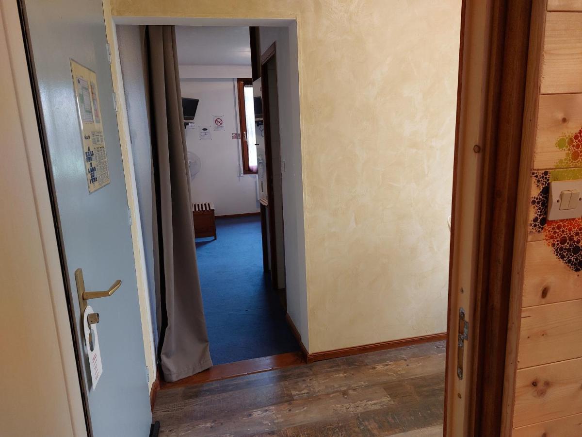 Le Magiot Hotel Montliot-et-Courcelles Eksteriør billede