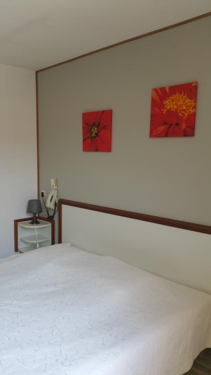 Le Magiot Hotel Montliot-et-Courcelles Værelse billede